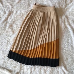Women’s Skirt SMALL